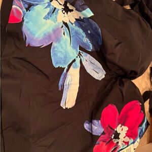 Black with Flowers 24th & Ocean Bikini Top NWT Size Large